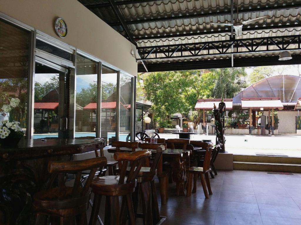Quezon Premier Hotel Lucena Ngoại thất bức ảnh